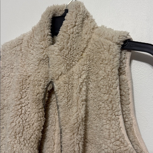 Love Tree beige Sherpa full zip cozy comfy Vest - Picture 4 of 7